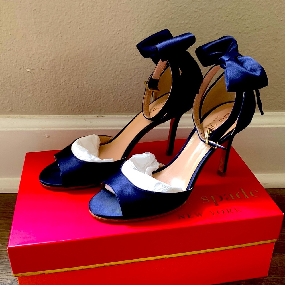 Kate Spade IZZIE Bow Navy 6 like NEW